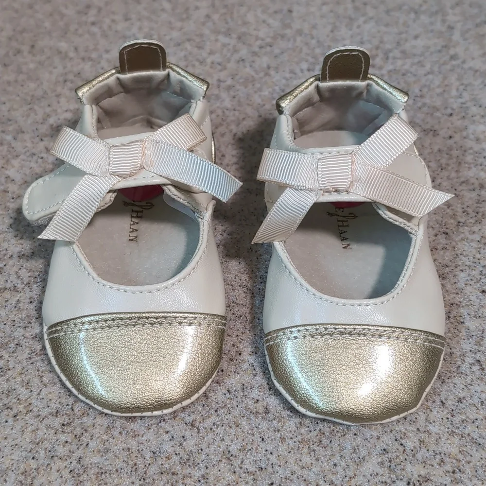 Cole Haan Baby Shoes, Mini Cap Bow, Cream And Gold, Size 2, New